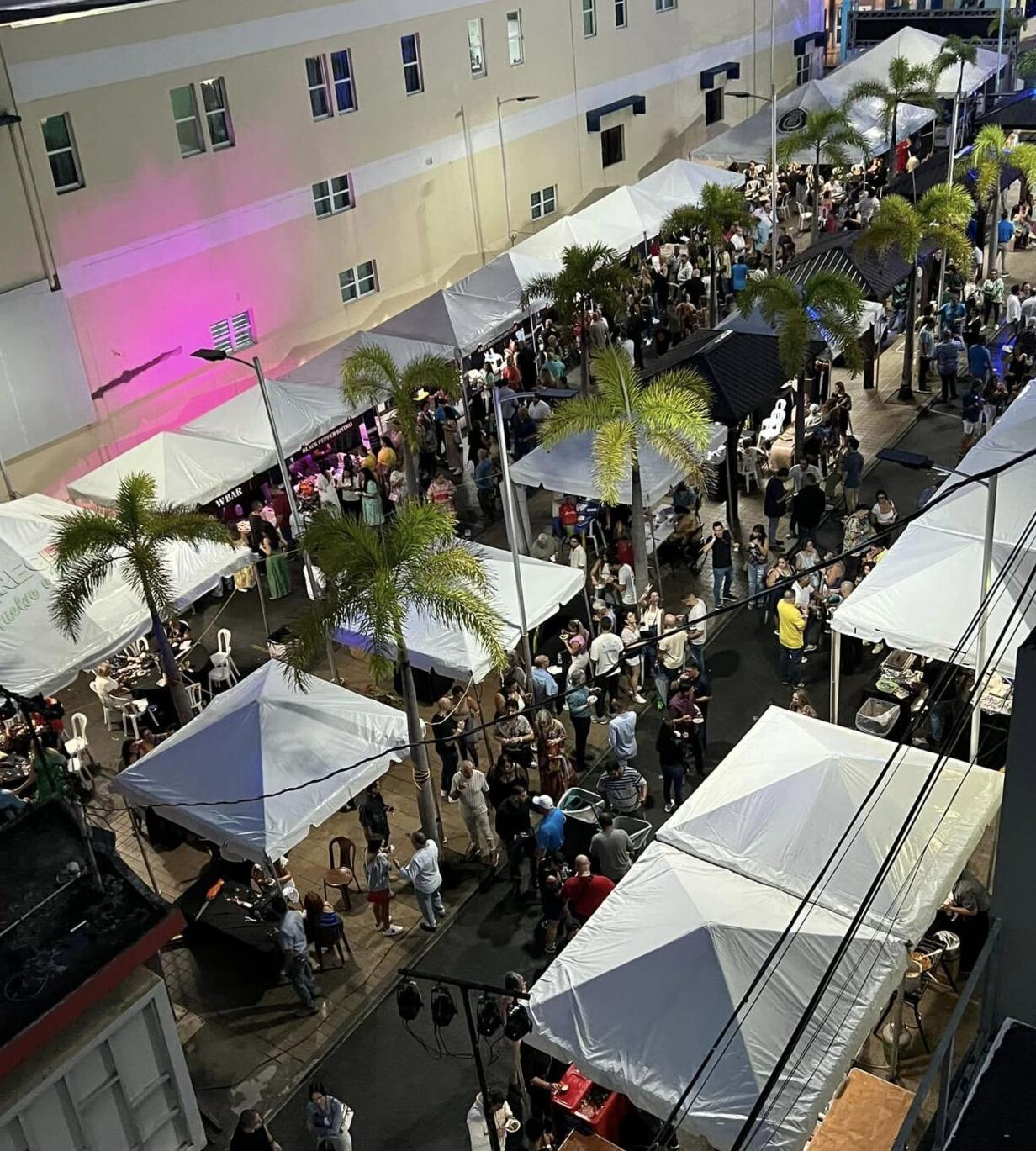 Vista aérea de las carpas y el público en Sacacorchos Boulevard